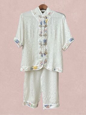Traditional Chinese 100% Silk 2-Piece Pajama Set Floral Frog Closure